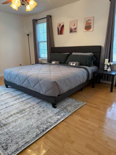 Cozy 4 bedroom home with HUGE yard in Brunswick in Brunswick