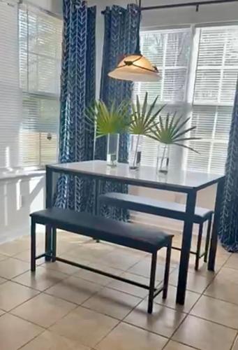 Cozy 4 bedroom home with HUGE yard in Brunswick in Brunswick