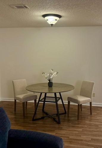 Cozy 4 bedroom home with HUGE yard in Brunswick in Brunswick