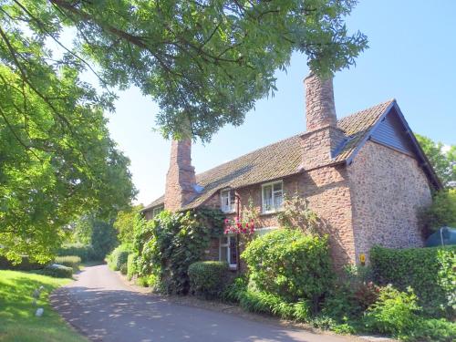 Tudor Cottage - image 4