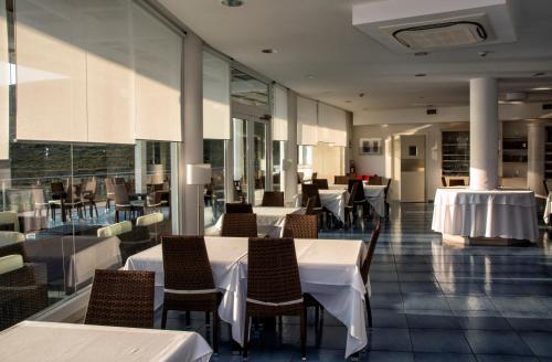 ห้องส่วนกลางสำหรับนั่งเล่น/ดูทีวี, Moresco Park Hotel in สแปร์โลนกา