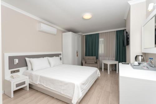 Bay Nihat Otel Lale, Ayvalık