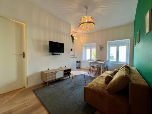 Shared lounge/TV area, La Cour de Clemenceau in Montbeliard