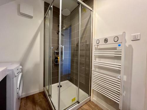Shower, La Cour de Clemenceau in Montbeliard