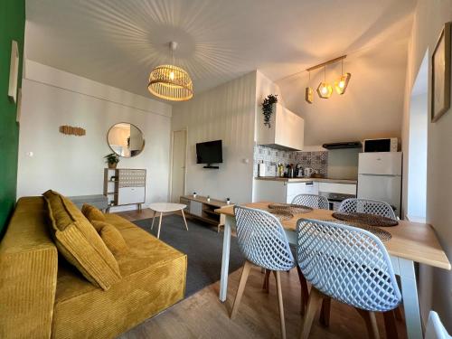 Shared lounge/TV area, La Cour de Clemenceau in Montbeliard