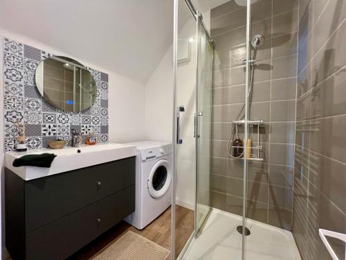 Shower, La Cour de Clemenceau in Montbeliard