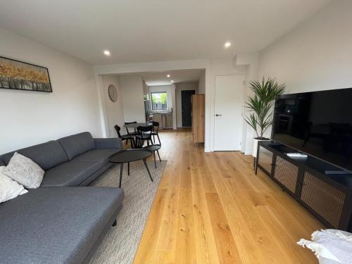 City Fringe Hideout - 2 Bed With Car Park in Phillpstown