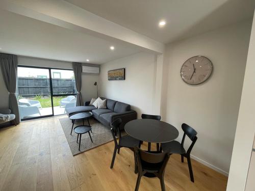 City Fringe Hideout - 2 Bed With Car Park in Phillpstown