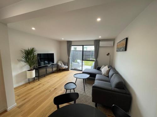 City Fringe Hideout - 2 Bed With Car Park in Phillpstown