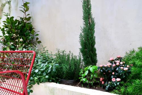 Peaceful flat with yard Near Duomo - image 4