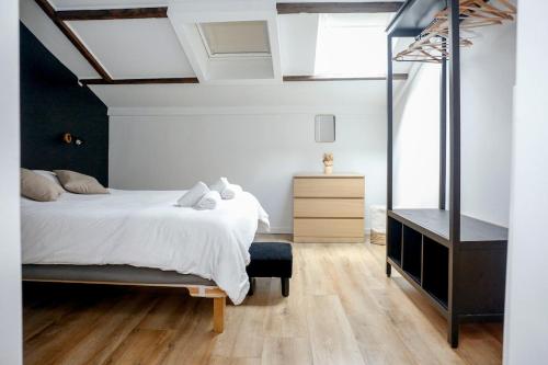 Absolute Charm 3 Bedroom 3 Bathroom with AC EU District