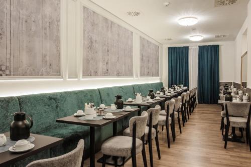 Ételek és italok, Goldenes Theater Hotel Salzburg near Kollegien Templom