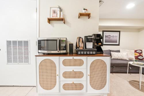 1BR Queen Suite w secure Parking and FiberOptics in Washington, USA