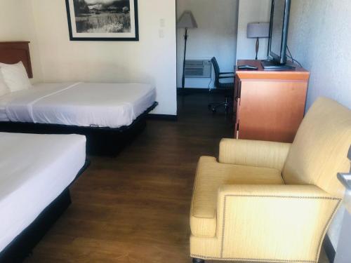 Double Room with Two Double Beds - Non-Smoking image 4
