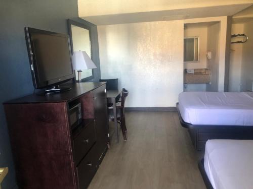 Double Room with Two Double Beds - Non-Smoking image 1