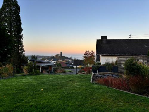 Skats, Ferienwohnung mit Terrasse und eigenem Garten in Ortsrandlage in Selters (Westerwald)