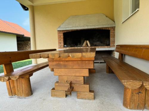 Seoska kučica-Oaza mira Fojnica Seoska kučica-Oaza mira Fojnica