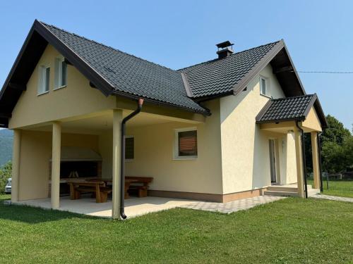 Seoska kučica-Oaza mira Fojnica Seoska kučica-Oaza mira Fojnica