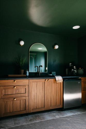 Large Designer Home - 6 Bed-4 Bath - Emory,CDC,CHOA in Emory