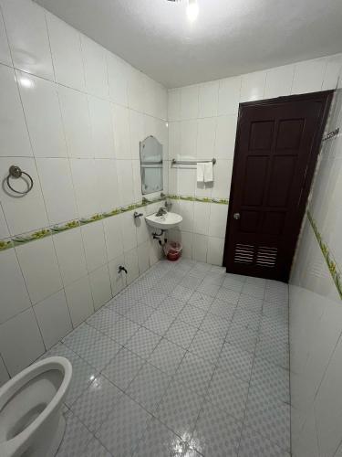 Hong Kong 2 Hotel Thai Binh City - 화장실
