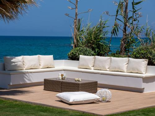 Villa - Beach Front image 4
