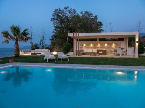 Villa - Beach Front image 3