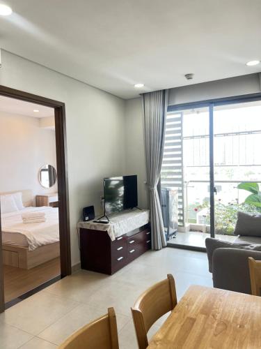 Luxury Apartment for rent- Pool 35th Floor Near Phu My Hung, Secc