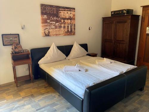 1 queen bed