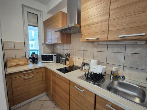 One-Bedroom Apartment image 9