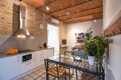 Two-Bedroom Apartment room in Happy People Gaudi Sant Pau Apartments