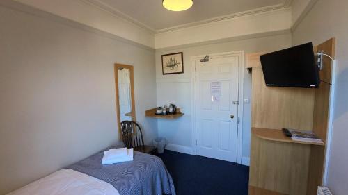 Royal Temple Yacht Club - image 11