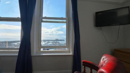 Royal Temple Yacht Club - image 8