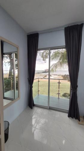 RIVER SIDE CHALET TIOMAN in Kampung Genting