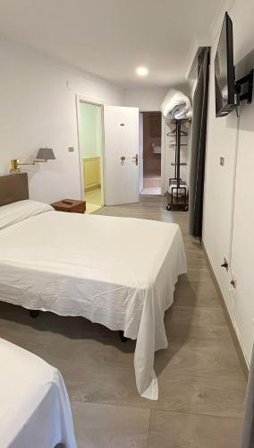 Habitaciones triple familiar HOTEL LAUAXETA in Mungia