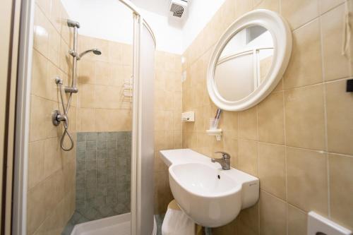 Hotel Cortina - image 5