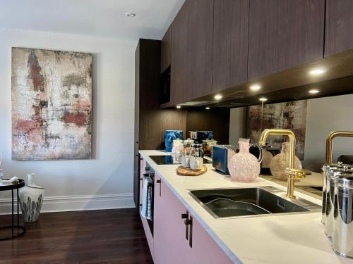 No 50 - Beautiful apartment in Liverpool Sleeps 4, Liverpool (photo 9)