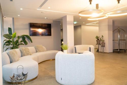 Joelle Premium Hotel in Саранда