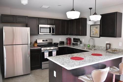 廚房, Downtown Aurora River Facing Gem in 奧羅拉