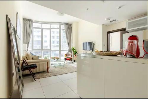 Luxury Dubai Marina Stunning Views & Rooftop Pool, Dubai (photo 3)