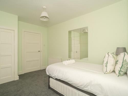 Charming Family House in Rosewell - Pass the Keys, Edinburgh (Foto 10)