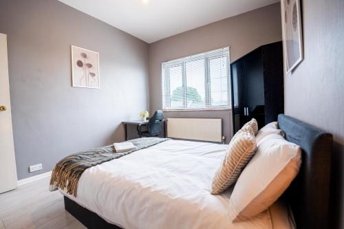 2 Bed Flat - Sleeps 6 - Parking - Wifi, Londra (foto 7)