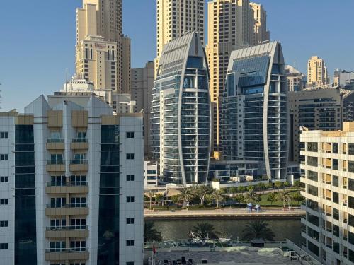 Stunning Marina View Luxury Studio One - image 9