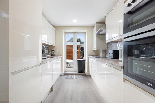 Stylish 5 bedroom house with 3 bathrooms 