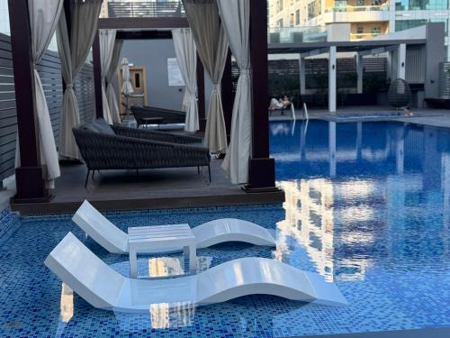 Stunning Marina View Luxury Studio One - image 2
