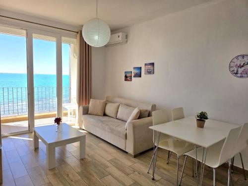 Apartment with Sea View image 9