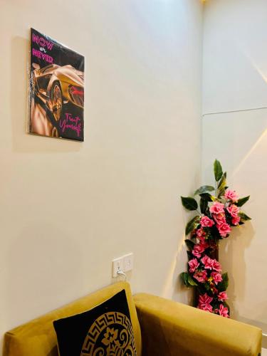 One-Bedroom Apartment image 9