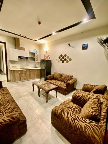 One-Bedroom Apartment image 4