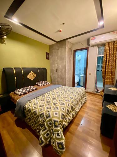 One-Bedroom Apartment image 3