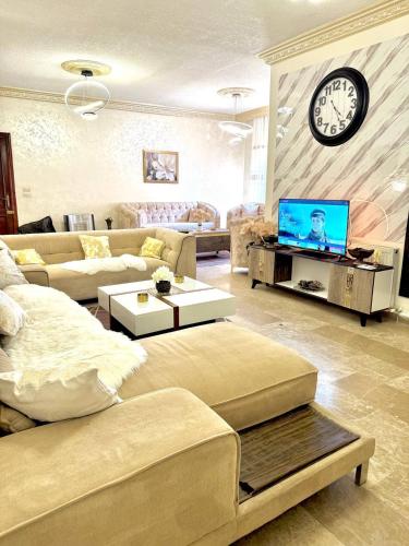 Stylish 3 Bedroom apartment in Amman - image 11
