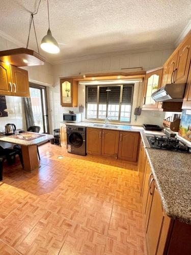Stylish 3 Bedroom apartment in Amman - image 8